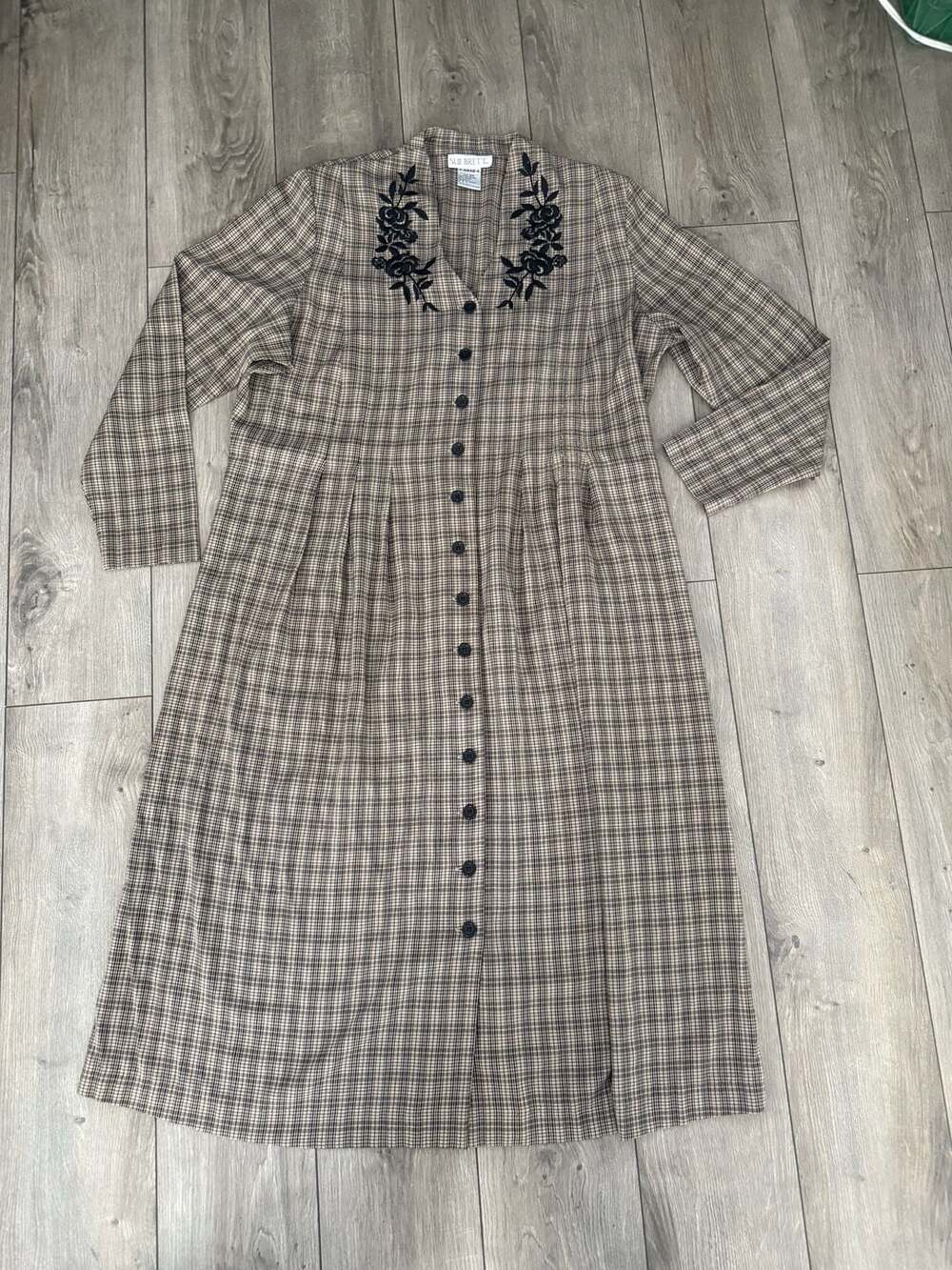 Sue Brett Vtg Brown Plaid Long Sleeve Button Down Midi Dress with Embroidered Si